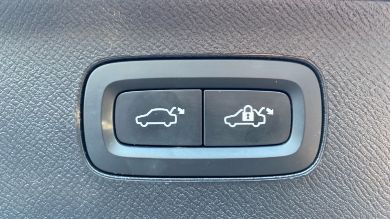 Volvo XC90 2.0 B5D [235] Plus Dark 5dr AWD Geartronic Diesel Estate